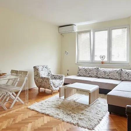 Square Vanilla * Skopje