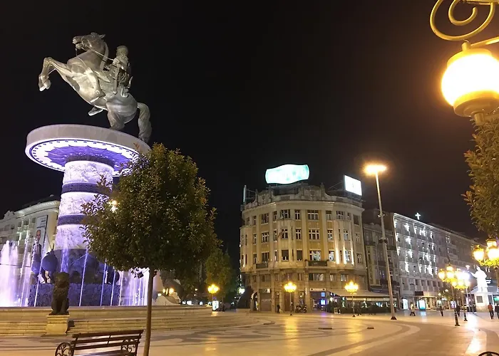 Square Vanilla Apartment *