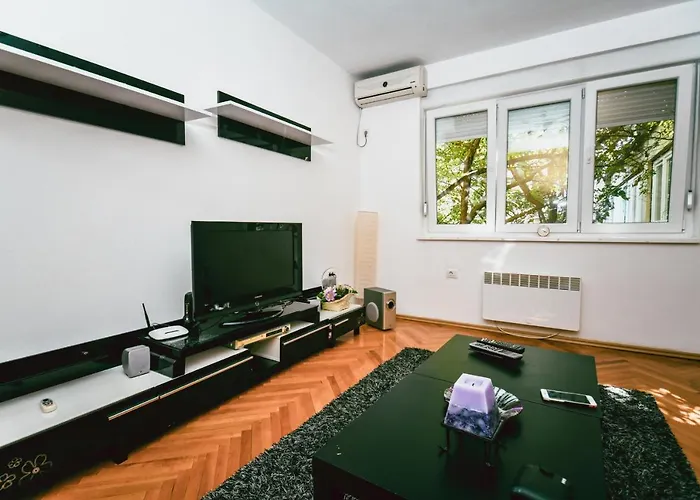 Square Vanilla Apartment