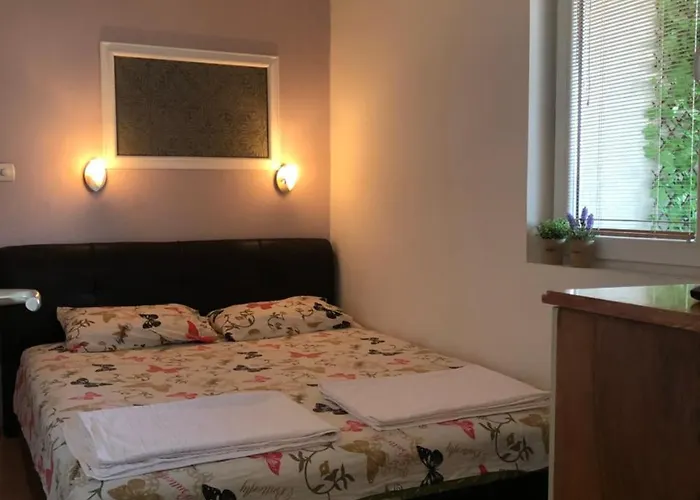 Square Vanilla Apartment *