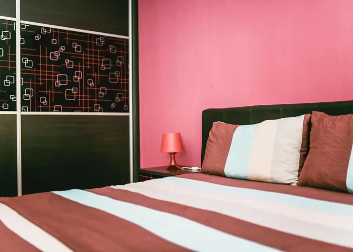 Square Vanilla Apartment *