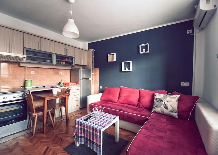 Square Vanilla Apartment *