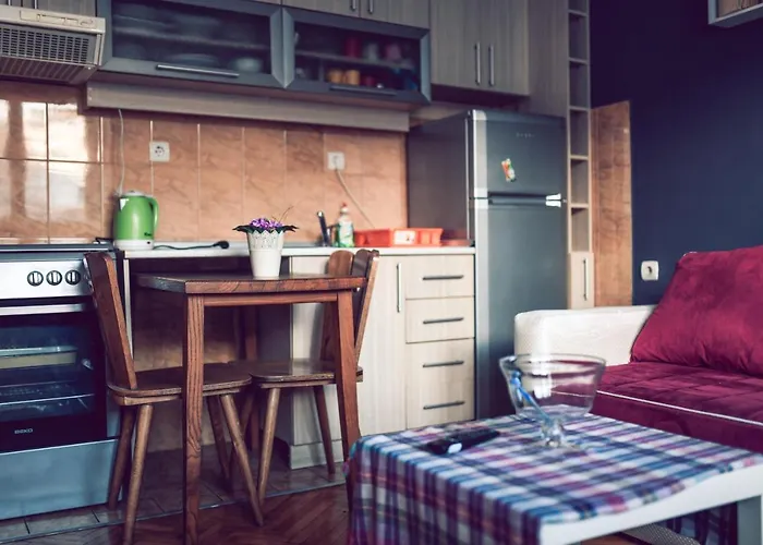 Square Vanilla Apartment *