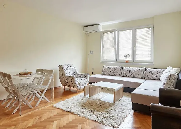 Square Vanilla * Skopje