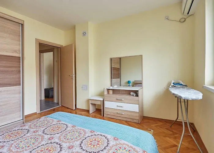 Square Vanilla Apartment Skopje