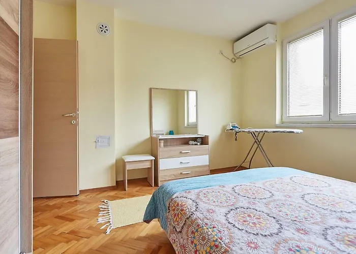 Square Vanilla Apartment